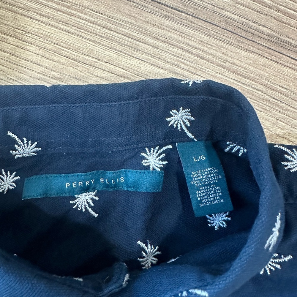 Perry Ellis Men’s Button Up - Picture 5 of 5